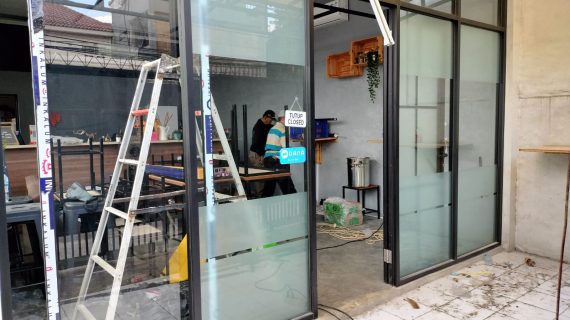 Daftar Harga Jual Pintu Kaca Aluminium Lipat Terbaru 2023